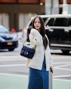 Lee Joo Young: Captivating Beauty and Aura of Korea's Chaebol Heiress, a Symbol of Elite Fashion.-5