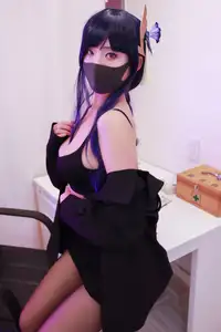 Li Jia's Enigmatic Charm: A Glimpse (0010)-4