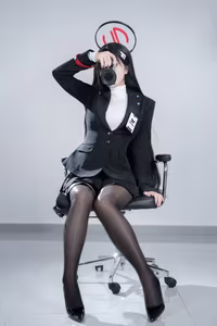 Blue Archive's Rion Tsukiduki Cosplay by Ban Ban Zi: Mysterious Charm and Professional Elegance-13
