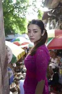 Moemi Katayama: Elegant in Purple Amidst a Traditional Market - Bamboo e-Book Hanabira-9