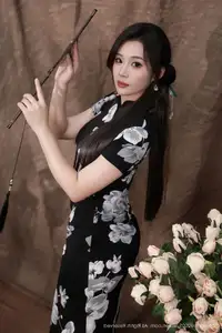 Nan Qiao XiuRen No.10655 Exudes Modern Oriental Charm in a Stunning Floral Dress-4
