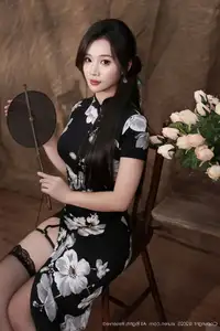 Nan Qiao XiuRen No.10655 Exudes Modern Oriental Charm in a Stunning Floral Dress-6