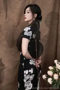 Nan Qiao XiuRen No.10655 Exudes Modern Oriental Charm in a Stunning Floral Dress-9