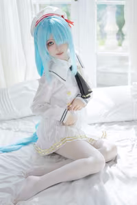 Stunning Cosplay: Shi Liang Yu as Janus Sailor Uniform in Captivating Reflection-2