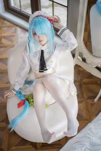 Stunning Cosplay: Shi Liang Yu as Janus Sailor Uniform in Captivating Reflection-14