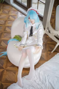 Stunning Cosplay: Shi Liang Yu as Janus Sailor Uniform in Captivating Reflection-7