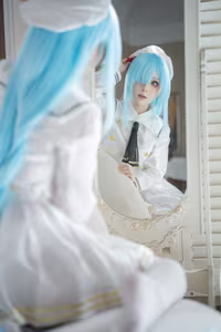 Stunning Cosplay: Shi Liang Yu as Janus Sailor Uniform in Captivating Reflection-12