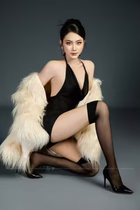 VGU No.21 Discover timeless elegance and captivating allure in modern fashion-1