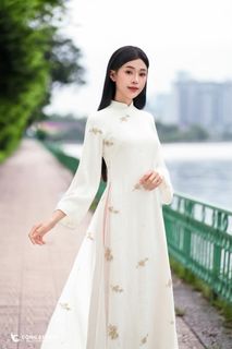 Vietnamese Ao Dai: Elegant Woman by Lake, Traditional HD Photo-3