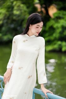 Vietnamese Ao Dai: Elegant Woman by Lake, Traditional HD Photo-2