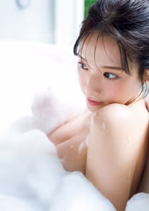 Kurea Hazuki: Alluring Grace in Purple Bikini, Unveiling Natural Beauty-8