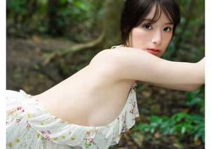 Kurea Hazuki: Alluring Grace in Purple Bikini, Unveiling Natural Beauty-6