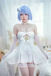 Coser Ban Ban Zi: Azur Lane Chapayev in White Knight's Melody Dress - Enchanting Beauty-8