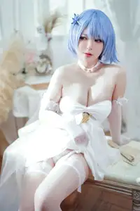 Coser Ban Ban Zi: Azur Lane Chapayev in White Knight's Melody Dress - Enchanting Beauty-18