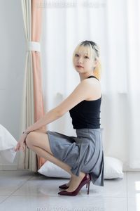 BoBoSocks No.546 Sweet Pea: Chic Asian Model in Stylish High Heels-21