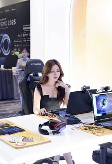 Ohsusu's Captivating Comeback: Veteran Streamer's Beauty Goes Viral-5