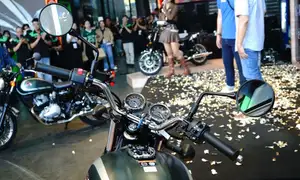 Kawasaki W230: Captivating Retro Motorcycle, Every Detail Shines, Priced at 125 Million VND-2