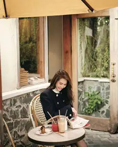 View Huyen Lizzie's Irresistible Korean Vibe Beauty Charms Netizens With Elegant Style-11