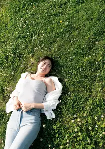 Suzuhara Riko: Radiant Smile On Green Grass Soft Warm Moments Of A Japanese Girl-0