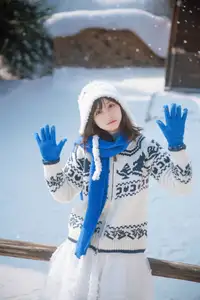 Cozy Winter Charm: Pao Pao Xiao Mie's Warmth Amidst the Snow Vol.8544-4