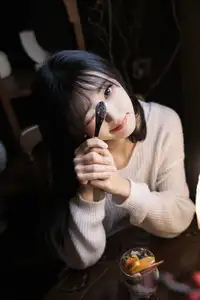 YiTuYu Vol.8549: Leng Ku Wang Ye's Dreamy Elegance in a White Sweater-9