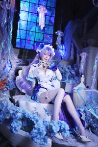 Dive into Wuthering Waves: Zouluyiao Zly's Enchanting Cantarella Cosplay - A Magical Frozen World Experience-5