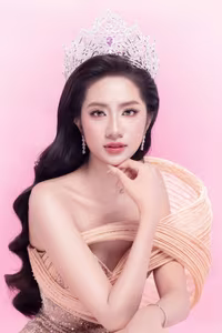 Admire Miss Ha Truc Linh at 20: From Crowning Moment to Fashion Icon-8