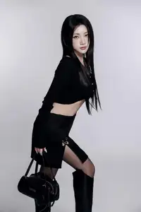 Orange Khuong Hoan My: Radiant Beauty, Elevated Style in Stunning Fashion Photoshoot.-4