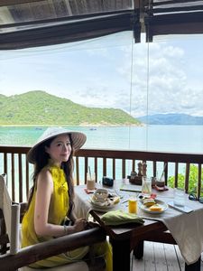 Rich Kid Chao's Luxury Resort Getaway: Stylish Fashion, High-End Travel & Captivating Beauty-2