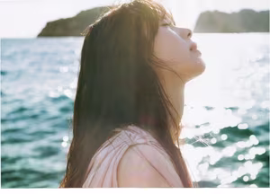 Nogizaka46's Ayame Tsutsui Shines on the Sea: Explore 'Kanjou no Sukima' Part02 in Her Evocative 1st Photobook-5