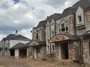 Mystery Resort: A Decade-Long Abandoned Villa Village, Haunting Scene-6