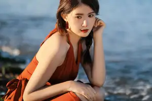 YiTuYu Vol.8522: Yi Ming's Captivating Beauty Under Golden Hour Sun-18