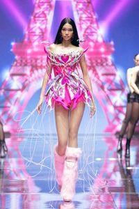 View: Lai Mai Hoa - Top Model 2025 winner shines in high fashion, showcasing talent and stunning style.-8