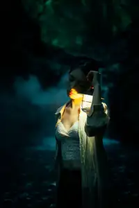 YiTuYu Vol.8530 Yi Ming: Ethereal Beauty, Mysterious Light on Water-7