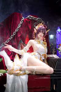 Coser Jiu Qi Miao as Granblue Fantasy Grea: Enchanting and Regal Cosplay Masterpiece-4