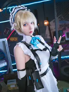 Discover Coser - Blue Archive's Asuma Toki Maid (32P): Alluring Combat Maid-4