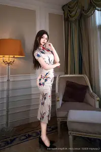 XiuRen No.10452: Can Bao's Captivating Elegance in a Modern Floral Cheongsam-17