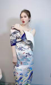 Coser Lu Ba Sui: Captivating Asian Beauty in Unique Wave-Patterned Attire – Discover Exclusive Selfie Photos!-7
