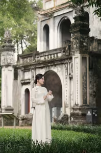 VGU No.65: Explore Vietnam's Traditional Beauty: Ao Dai Gracefully Meets Ancient Culture-4