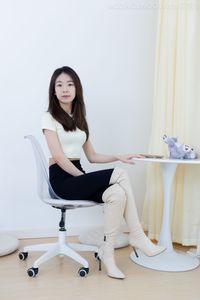 Chinese Model Tingting No.2339: Elegant Style with Chic Long Boots-5