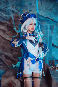 Coser Mumu Momo as Furina God of Justice: An Exquisite Cosplay Masterpiece-7