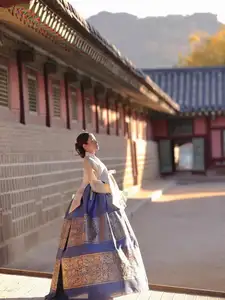 Phuong Ly Transforms into a Regal Korean Consort in Exquisite Hanbok at Ancient Palace-10