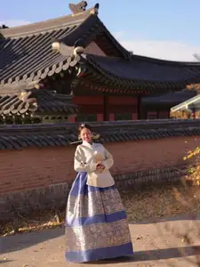 Phuong Ly Transforms into a Regal Korean Consort in Exquisite Hanbok at Ancient Palace-7