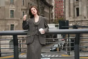 Truong Hoang Mai Anh: Chic Style, Captivating Aura at Shanghai Bund-1