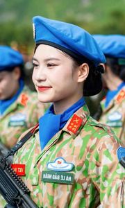 View Viral Blue Beret Female Soldier at Vietnam National Day Parade 2/9-2
