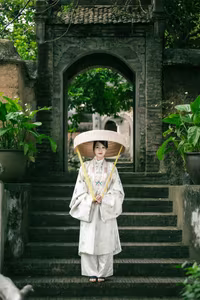 VGU No.157: The Grace of Traditional Vietnamese Ao Dai Blending with Ancient Cultural Heritage-6