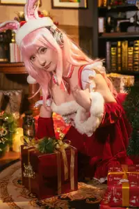 Coser Sonico Christmas: Sweet & Alluring Santa Bunny Beside Sparkling Tree-2