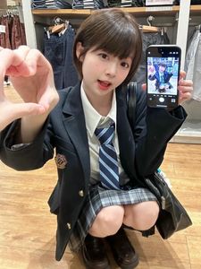 Japanese Bob Hairstyle Stylish & Charming Look of a Modern Beauty-13