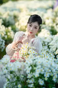 VGU No.191 1000024575: A Girl's Gentle Charm Amidst Pristine White Daisies in Winter.-7