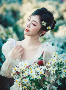 VGU No.191 1000024575: A Girl's Gentle Charm Amidst Pristine White Daisies in Winter.-11